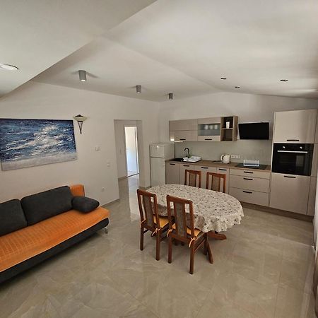Filip Apartment 奥米什 外观 照片