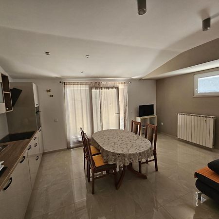 Filip Apartment 奥米什 外观 照片