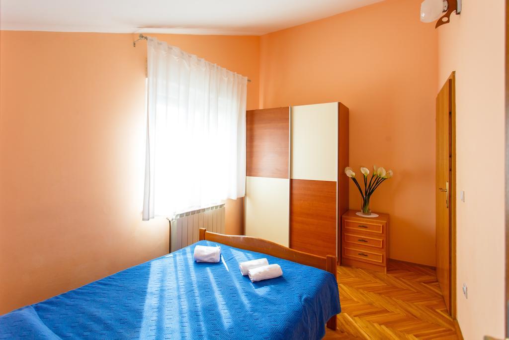 Filip Apartment 奥米什 客房 照片
