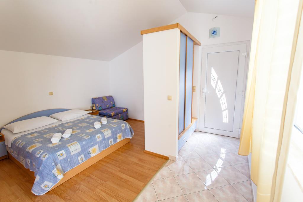 Filip Apartment 奥米什 客房 照片