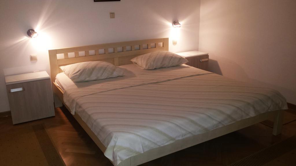 Filip Apartment 奥米什 外观 照片
